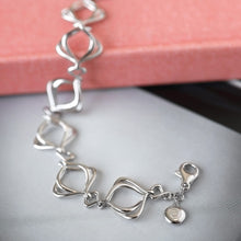 Load image into Gallery viewer, Alicia Entwined Link Bracelet