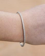 Load image into Gallery viewer, Fine Claw Set Zirconia Tennis Bracelet
