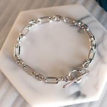 Load image into Gallery viewer, Revival Astoria Figaro Chain Link T-bar Bracelet