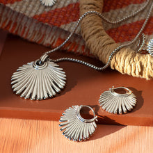 Load image into Gallery viewer, Essence Radiance Grande Fan Toggle Slider Necklace