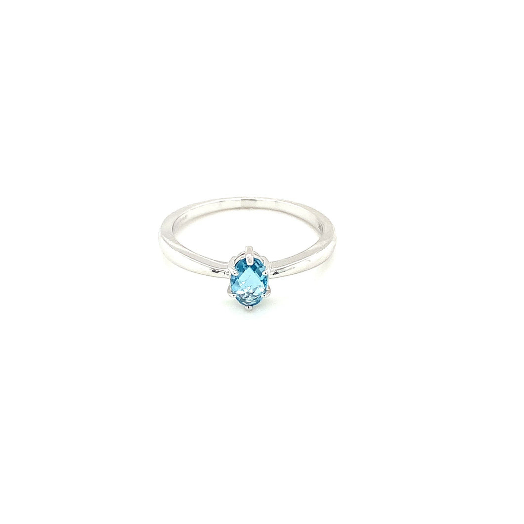 9ct White Gold And Blue Topaz Ring
