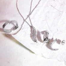 Load image into Gallery viewer, Feather Wisp Necklace
