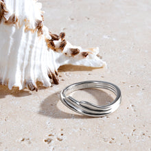 Load image into Gallery viewer, Océane Shell Wave Ring

