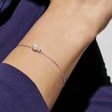 Load image into Gallery viewer, Pearls Loop Bracelet - Round Silver

