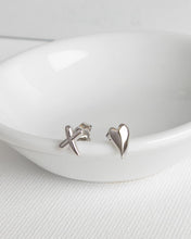 Load image into Gallery viewer, Desire Kiss Heart &amp; Kiss Mismatch Stud Earrings
