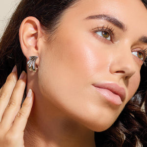 Océane Shell Echo Grande Stud Earrings