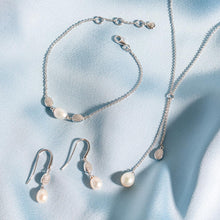 Load image into Gallery viewer, Coast Pebble Glisten Pavé &amp; Pearl Lariat Style Necklace
