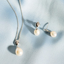 Load image into Gallery viewer, Pebble Pearl Droplet Earrings
