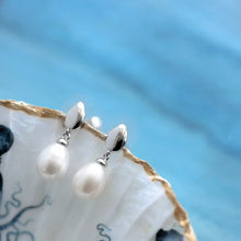 Load image into Gallery viewer, Pebble Pearl Droplet Earrings
