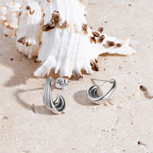 Load image into Gallery viewer, Océane Shell Wave Hoop Earrings
