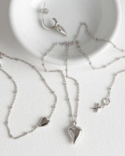 Load image into Gallery viewer, Desire Kiss Mini Heart Ball Chain Bracelet
