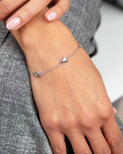 Load image into Gallery viewer, Desire Kiss Heart Station Bracelet
