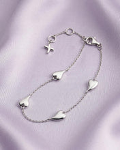 Load image into Gallery viewer, Desire Kiss Heart Station Bracelet
