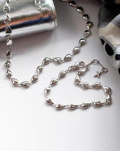 Load image into Gallery viewer, Desire Kiss Linking Hearts Bracelet
