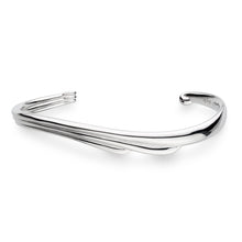 Load image into Gallery viewer, Océane Shell Wave Bangle
