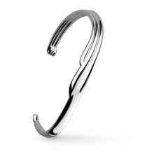 Load image into Gallery viewer, Océane Shell Wave Bangle
