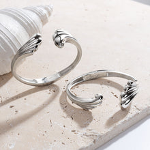 Load image into Gallery viewer, Océane Shell Echo Grande Hinged Bangle
