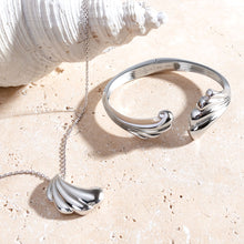Load image into Gallery viewer, Océane Shell Echo Grande Hinged Bangle
