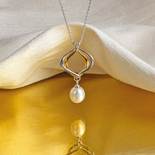 Load image into Gallery viewer, Alicia Golden Pearl Necklace
