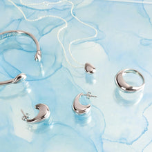 Load image into Gallery viewer, Coast Pebble Smooth Necklace
