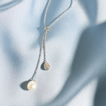 Load image into Gallery viewer, Coast Pebble Glisten Pavé &amp; Pearl Lariat Style Necklace
