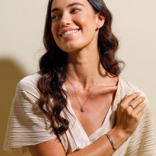 Load image into Gallery viewer, Océane Shell Wave Necklace

