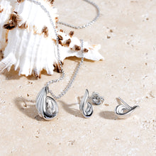 Load image into Gallery viewer, Océane Shell Wave Necklace
