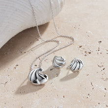 Load image into Gallery viewer, Océane Shell Echo Spiral Necklace
