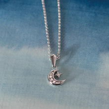 Load image into Gallery viewer, Revival Céleste Crescent Moon Necklace
