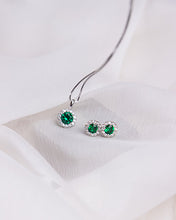 Load image into Gallery viewer, Green Emerald Coloured Round Solitaire Necklace

