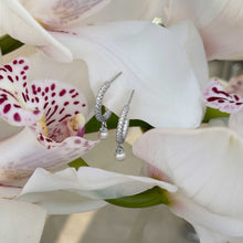 Load image into Gallery viewer, Earrings Ellera Perla Medio With White Zirconia And Freshwater Pearl
