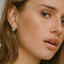 Load image into Gallery viewer, Earrings Roccanova Uno - With White Zirconia
